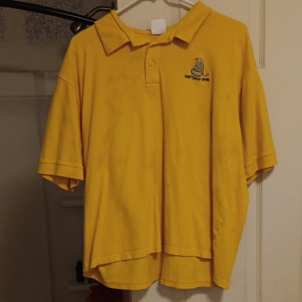 Yellow Polo Shirt with Classic Collar and Short Sleeves